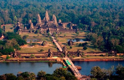 El Asedio de Angkor Wat: Un Episodio Militar Medieval Entre Khmer y Champa